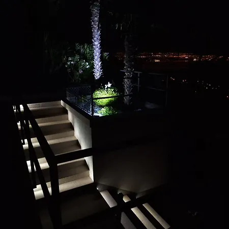 Suzy-apartments Suzana アパート