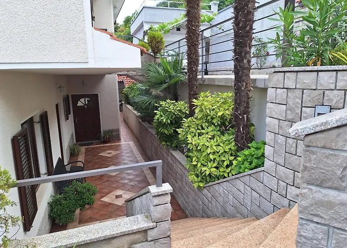 Suzy-apartments Suzana アパート