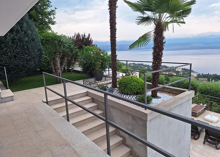 Suzy-apartments Suzana アパート