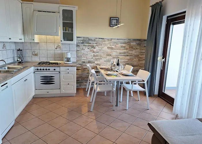 Suzy-apartments Suzana アパート